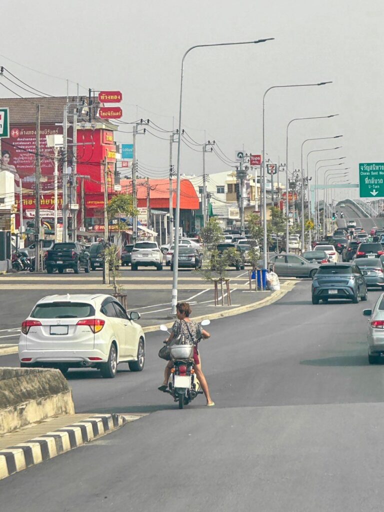 ปรับปรุงถนนและทางเท้า พุทธมณฑลสาย 1