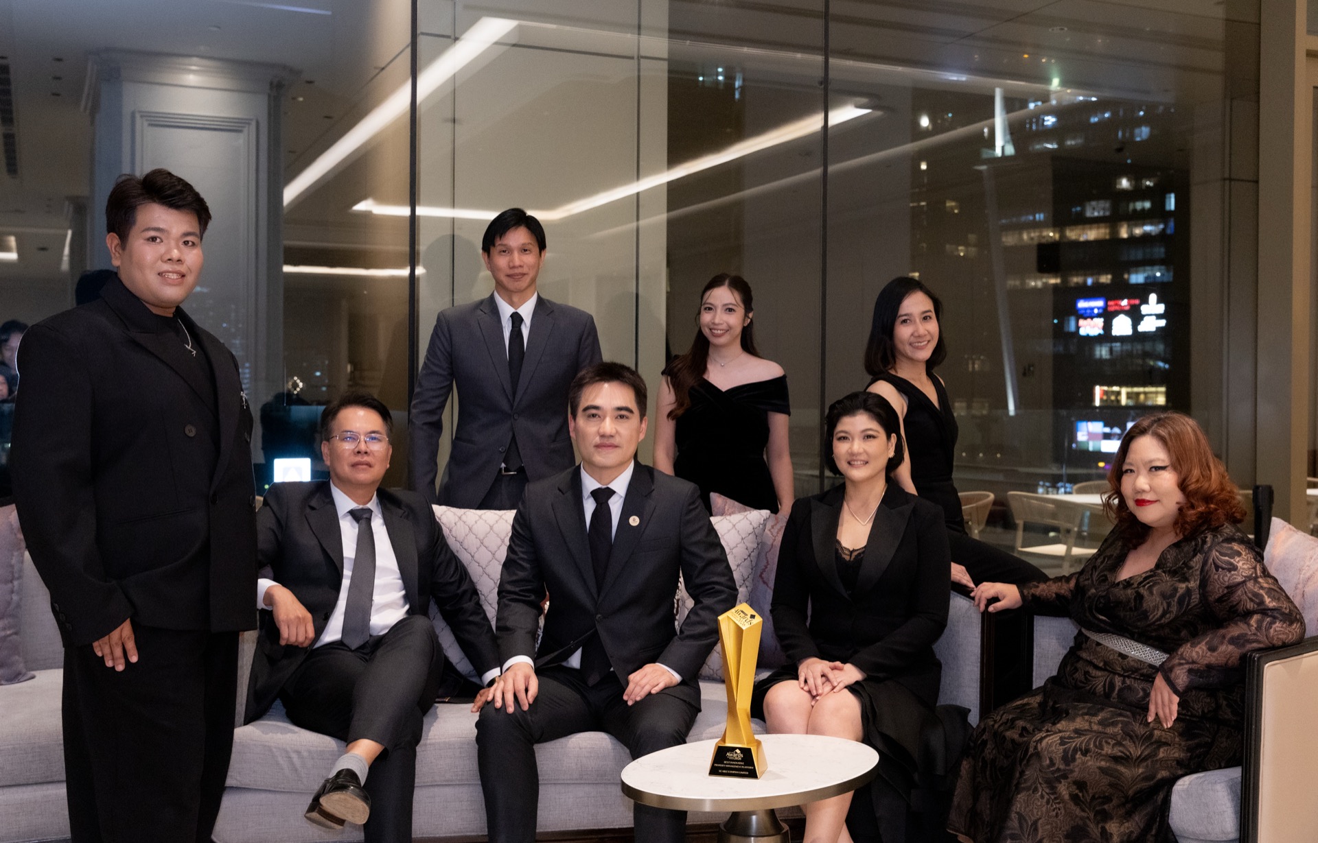 SC ขอฝากข่าว "SC กวาด 9 รางวัลใหญ่ 3 เวทีอสังหาฯ ตอกย้ำผู้นำที่อยู่คุณภาพ และบริการหลังการขาย ชู Insight เข้าใจชีวิต สู่บ้าน และคอนโดคุณภาพ พร้อมบริการที่ดูแลทุกการอยู่อาศัย" - 010.SC - Living Insider Awards