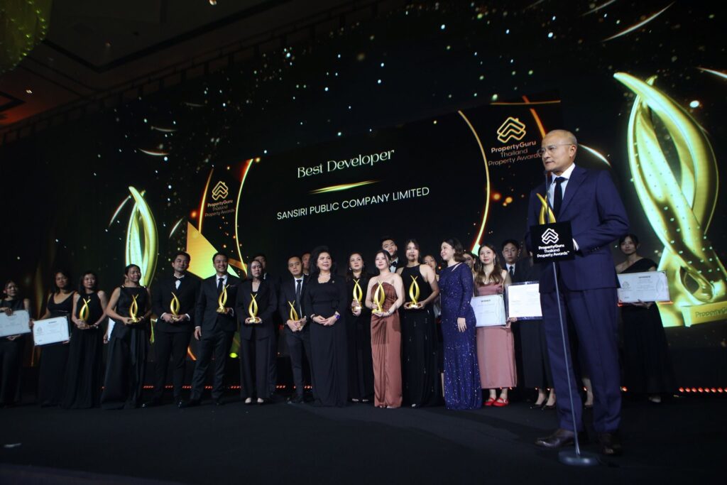 แสนสิริ ข่าวประชาสัมพันธ์ --- “แสนสิริ” คว้ารางวัลใหญ่สุด “BEST DEVELOPER” หนึ่งเดียวในไทย จาก PropertyGuru Thailand Property Awards 2026 ตอกย้ำผู้นำอสังหาฯ ของประเทศ และแบรนด์ขวัญใจมหาชน - Sansiri - Property Guru Award 2026_3 Best Developer