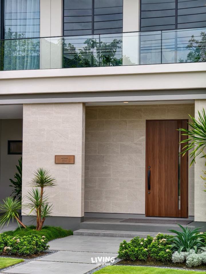 สวยถูกใจก็ดีไซน์หน้าบ้านครับ ไม่เห็น Modern แบบนี้มานานแล้ว