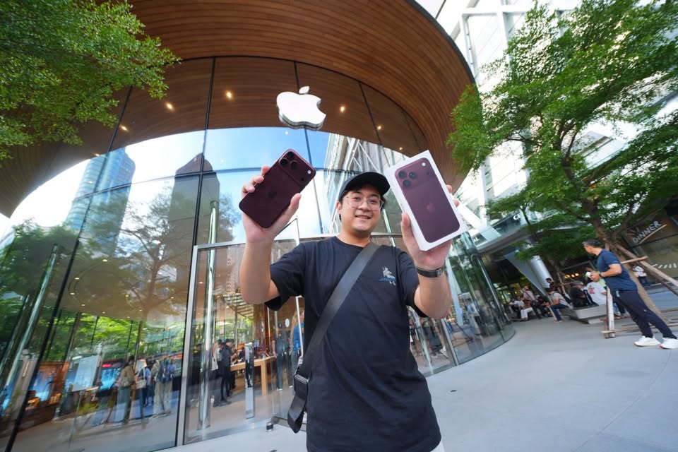 iPhone 18 - คนไทยคนแรกที่ได้เครื่อง