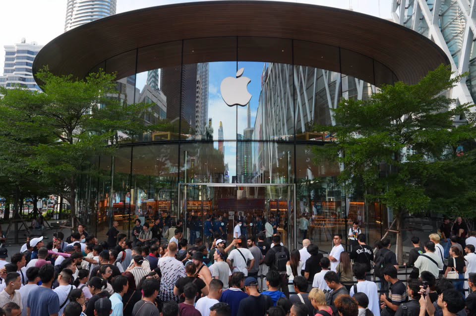 iPhone 18 - บรรยากาศวันแรก