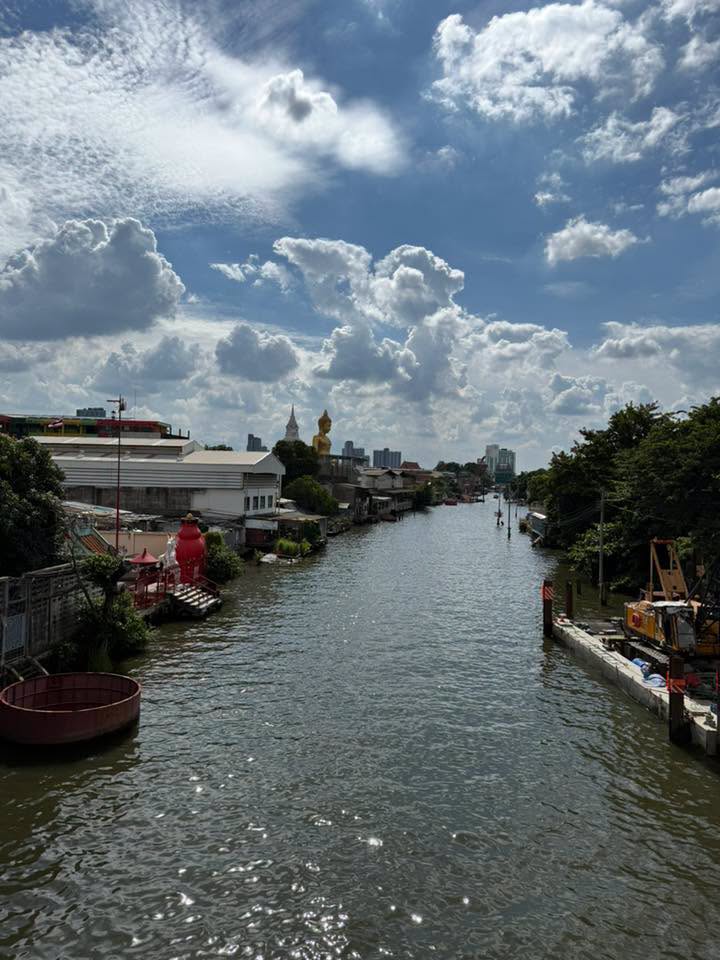 มุมชมวิวแบบนี้เลย หันไปทางทิศตะวันตกพอดี