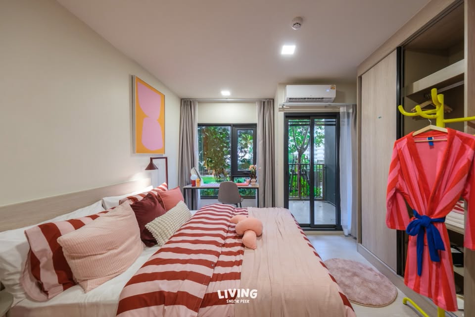 มีห้องสีแดงสดใส เดินออกไปชมสวนชั้น 5 ได้เลยเพราะเป็นห้อง Garden Access