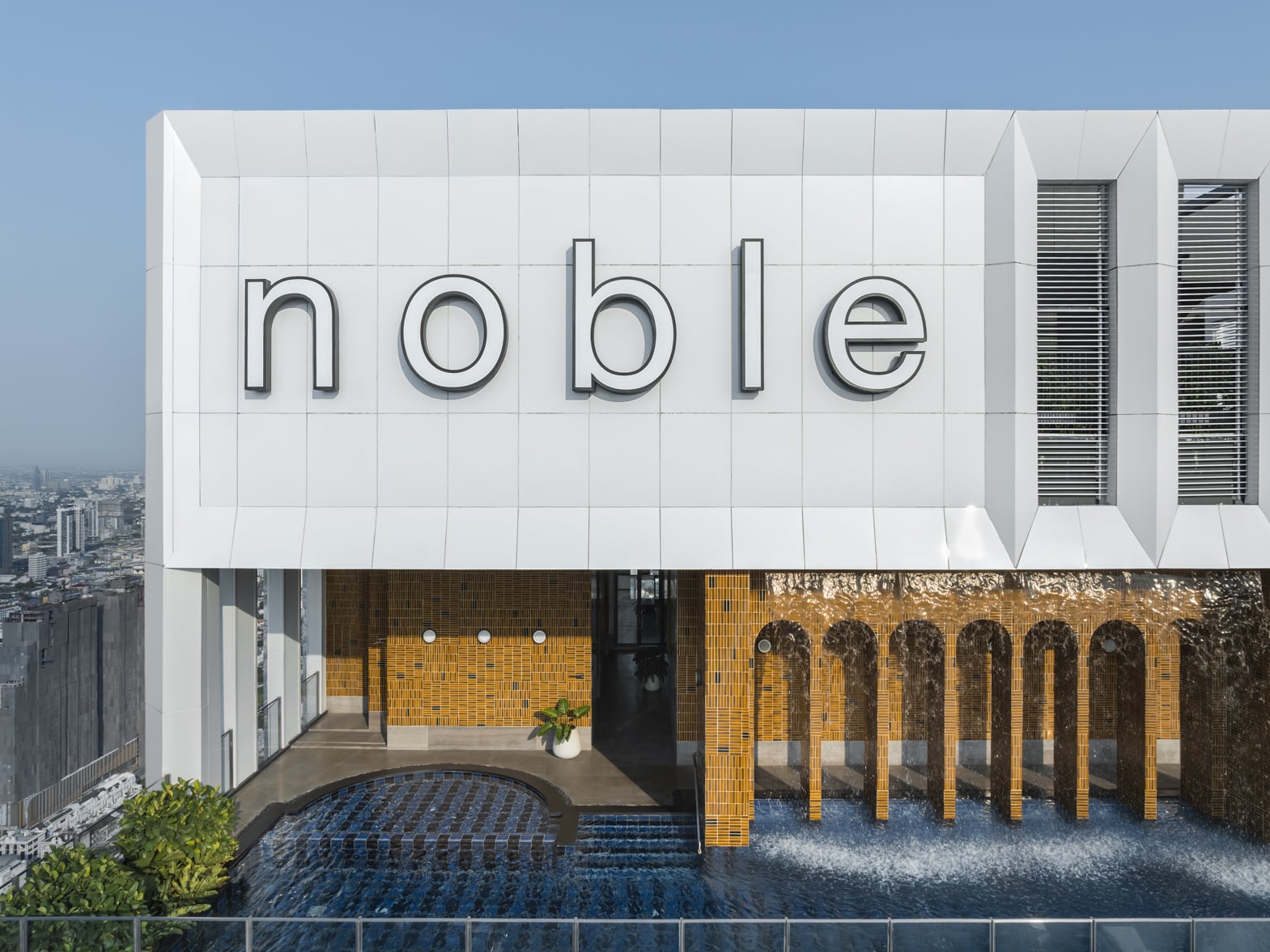 Noble Form Thonglor