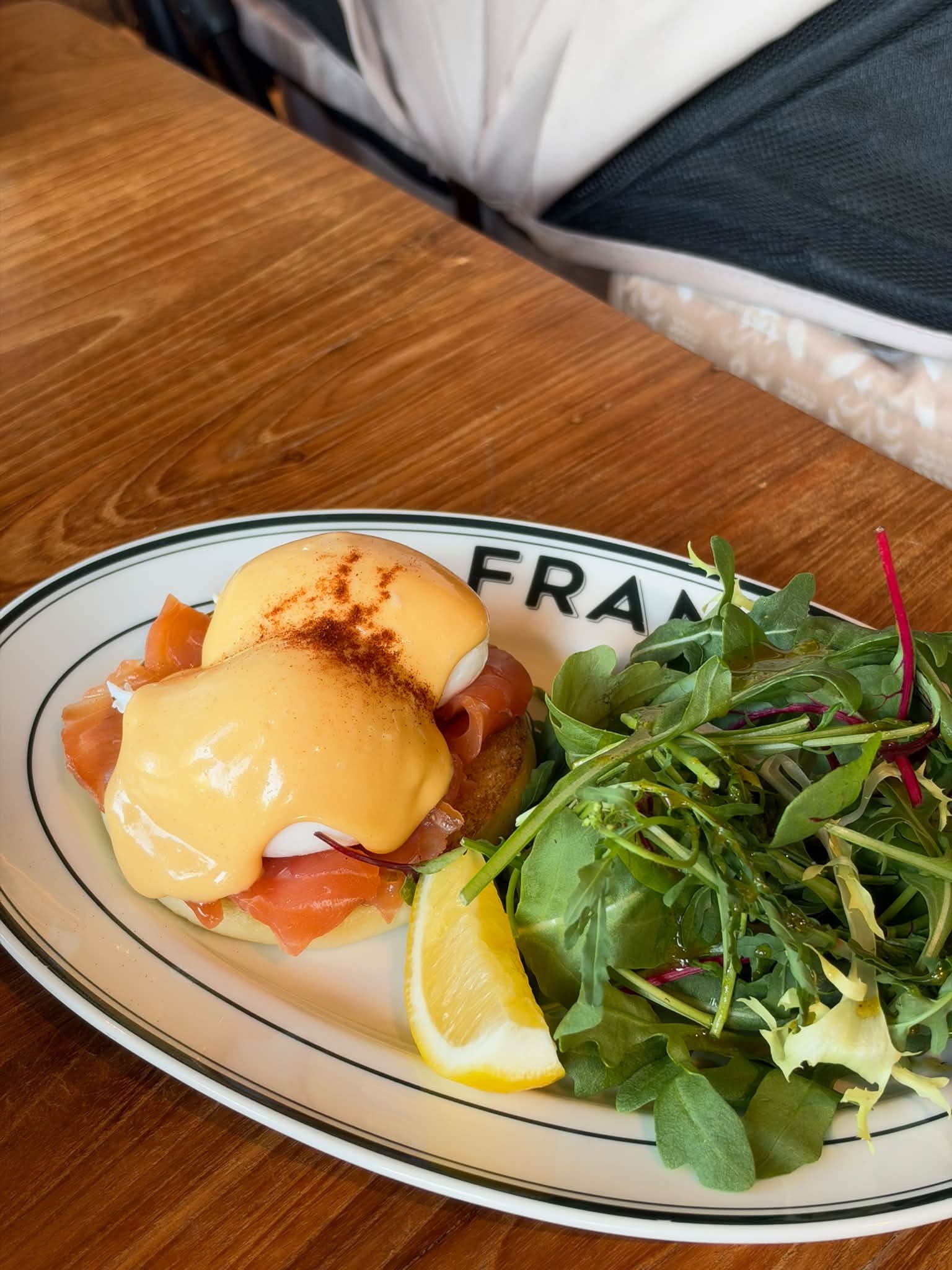 Fran's Phuket ร้าน Pet Friendly บริการดีมาก