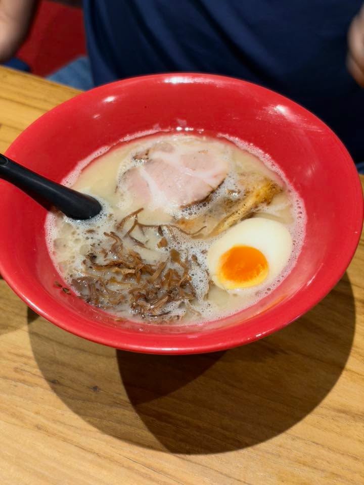Hakata Tonkatsu ตัวนี้ออริจินอลของทางร้าน หอมกระดูกหมู รสชาติมันกลมกล่อมดีมากก ซู้ดเพลิน