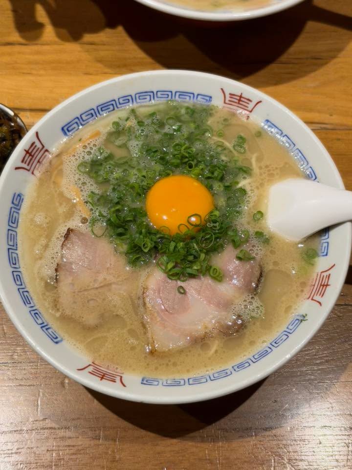 Sanmai Bomb ตัวนี้เค้ารสชาติเจ้มจ้นที่สุด มีไข่เพิ่มความนัว