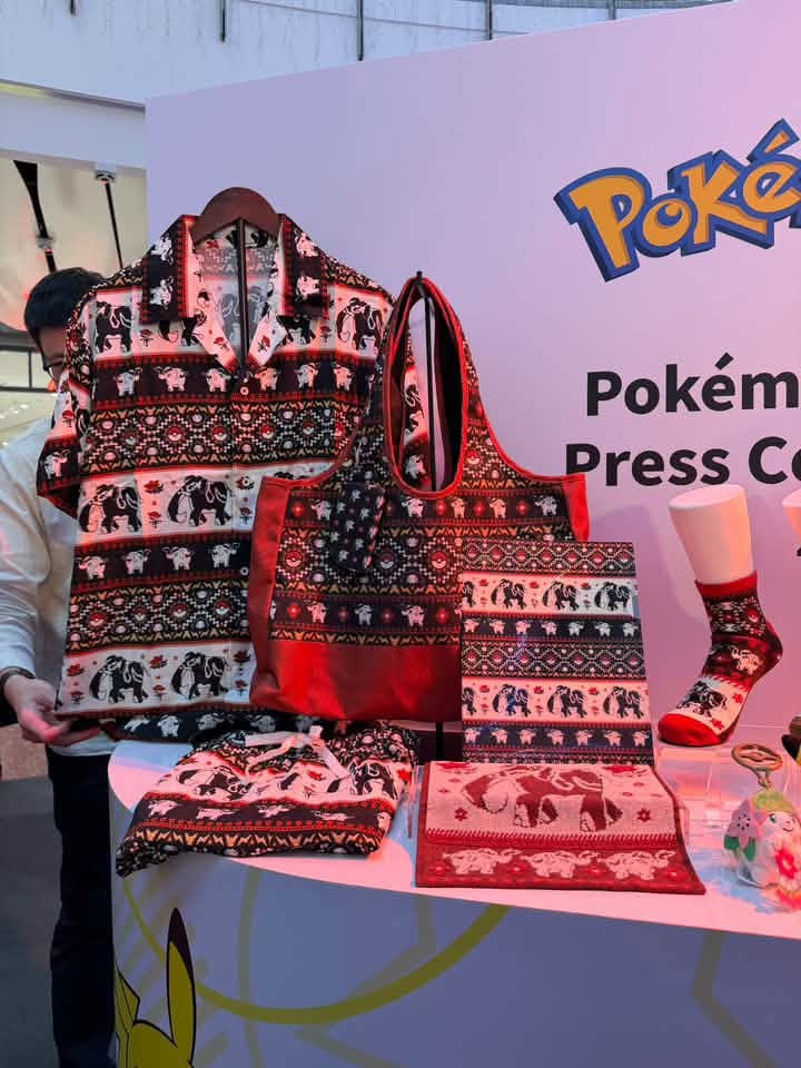 แว่บแรกกางเกงช้าง มองดีๆ อีกที มีสัญลักษณ์ Pokemon นี่แหละเอกลักษณ์ความเป็นไทย
